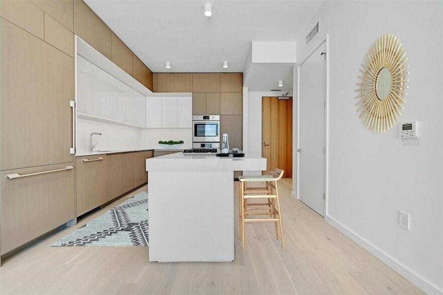 313 W 17th Street - Photo 8