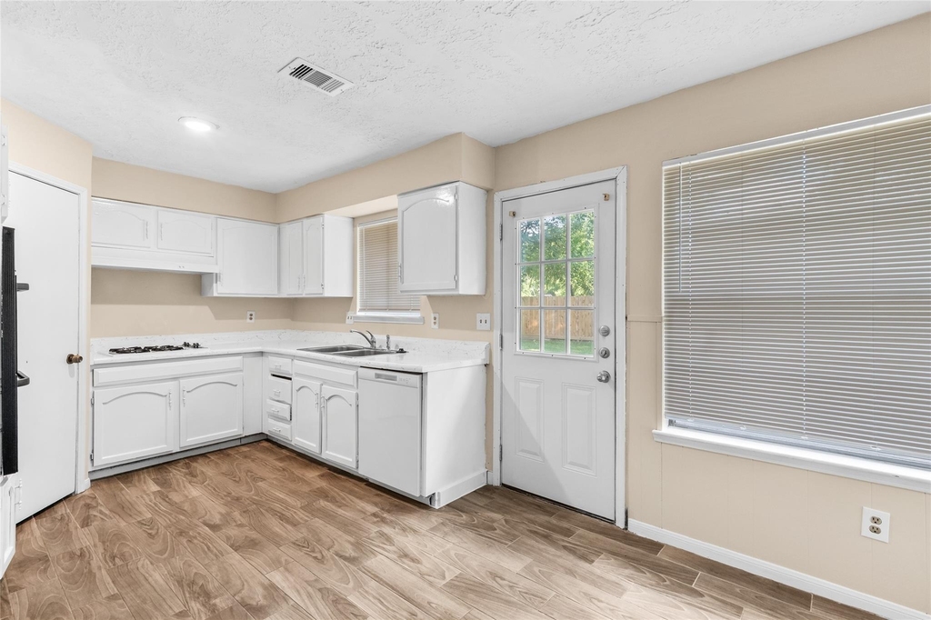 9603 Landry Boulevard - Photo 8