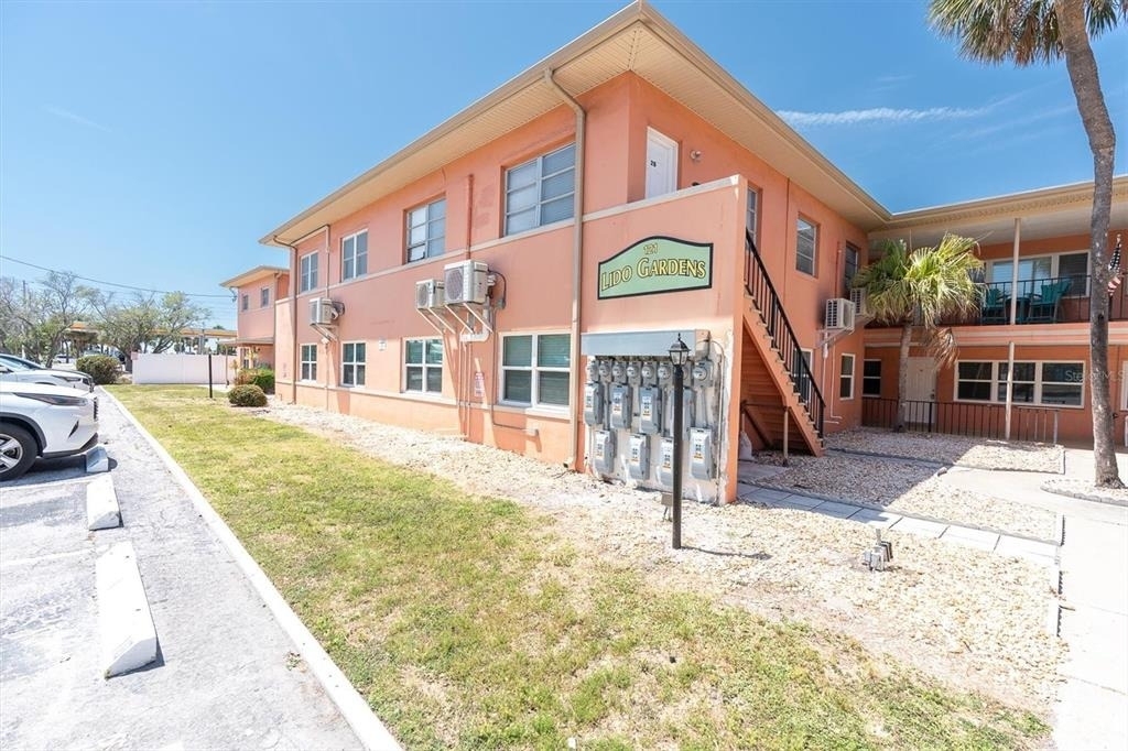 121 46th Avenue - Photo 1