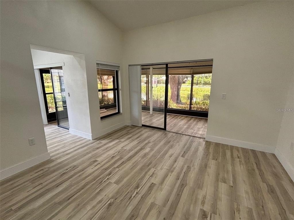 339 Pembroke Lane S - Photo 7