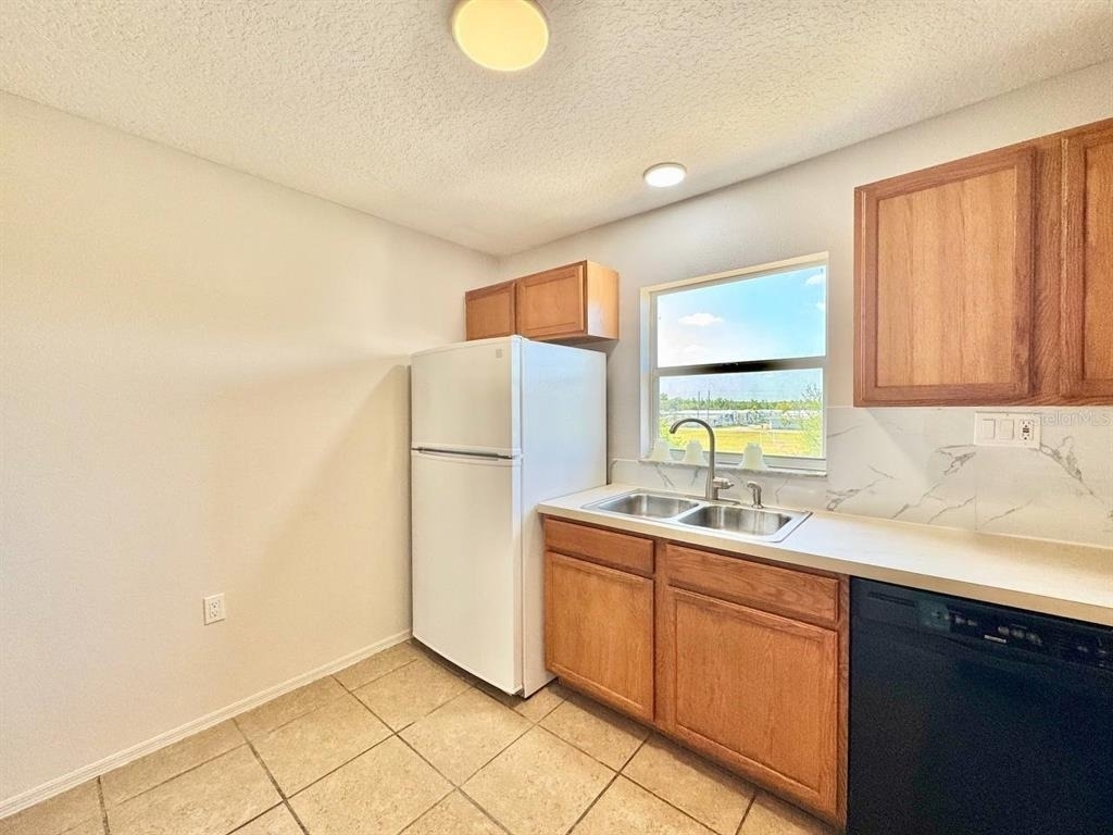 5816 Congress Street - Photo 8