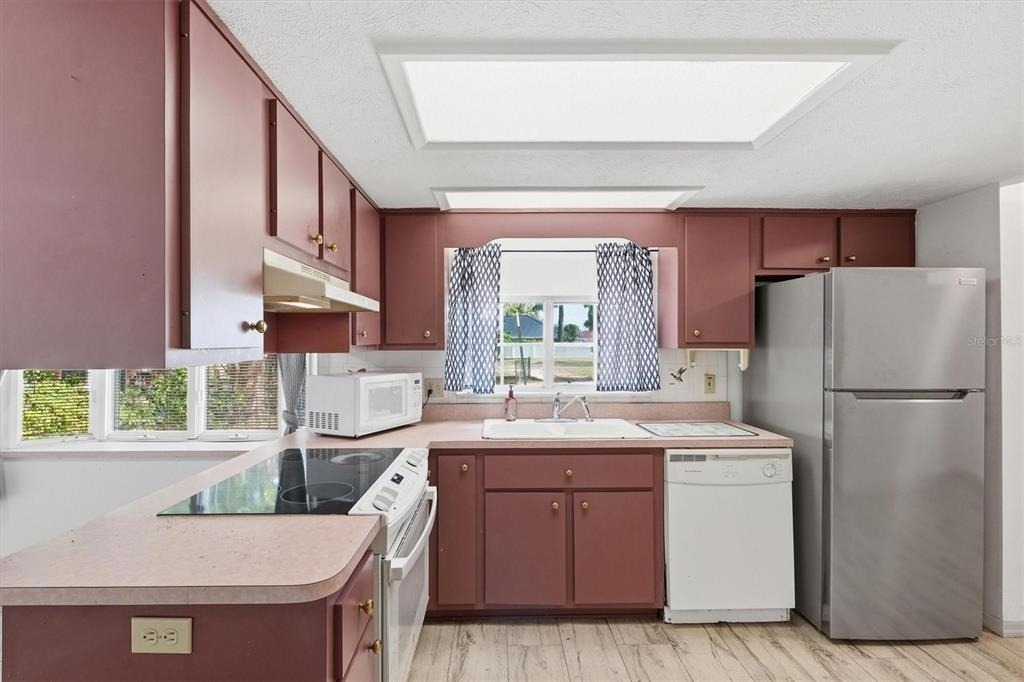 2270 Se 34th Street - Photo 5