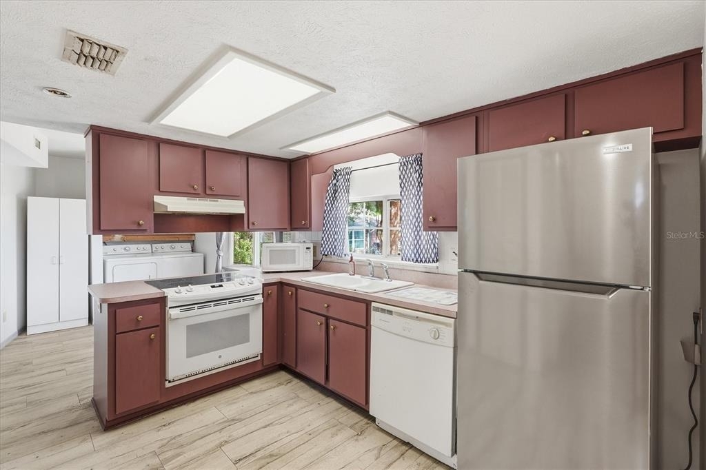 2270 Se 34th Street - Photo 4
