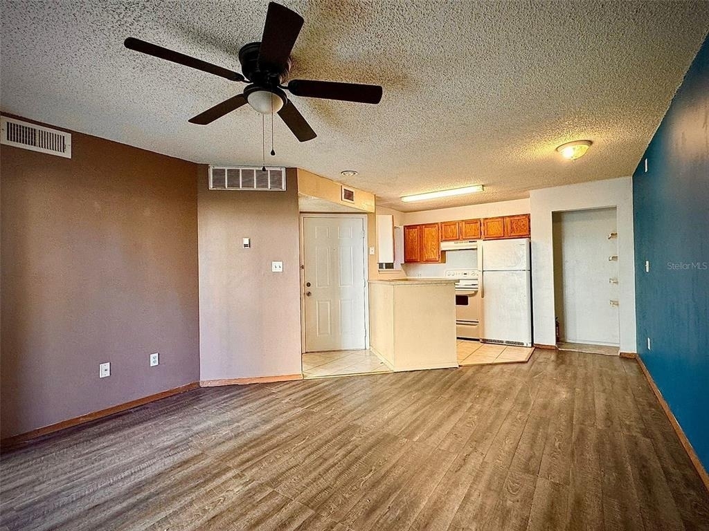 1908 Lake Atriums Circle - Photo 2