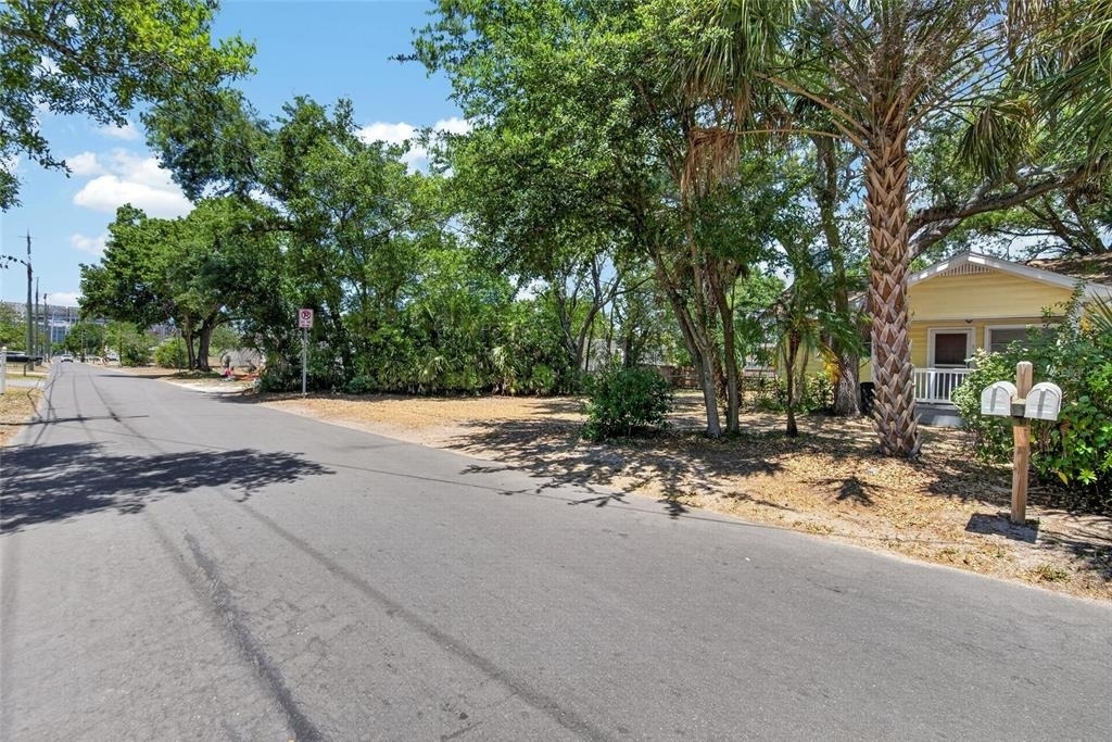 3301 W Woodlawn Avenue - Photo 2