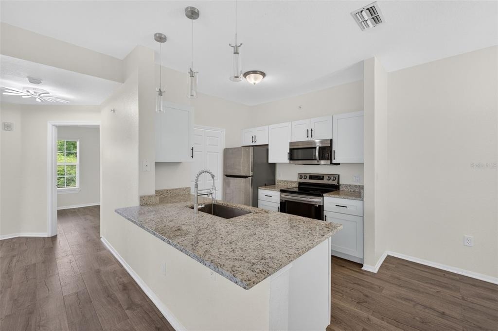 5467 Vineland Road - Photo 11