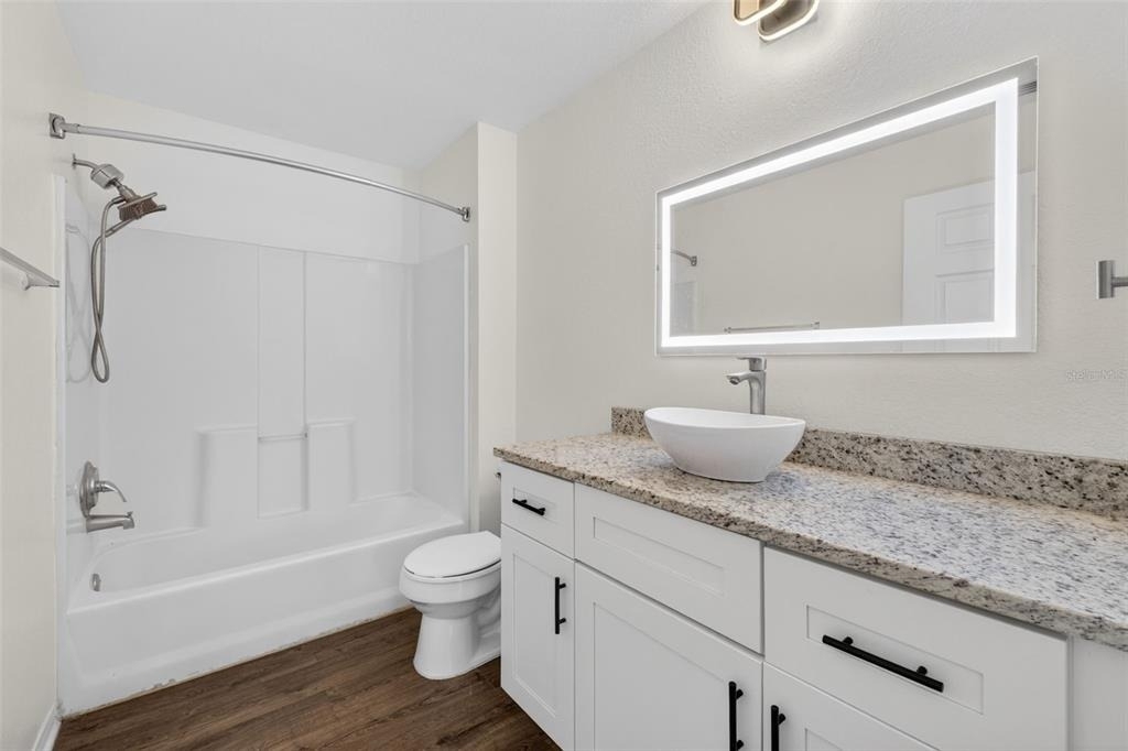 5467 Vineland Road - Photo 21