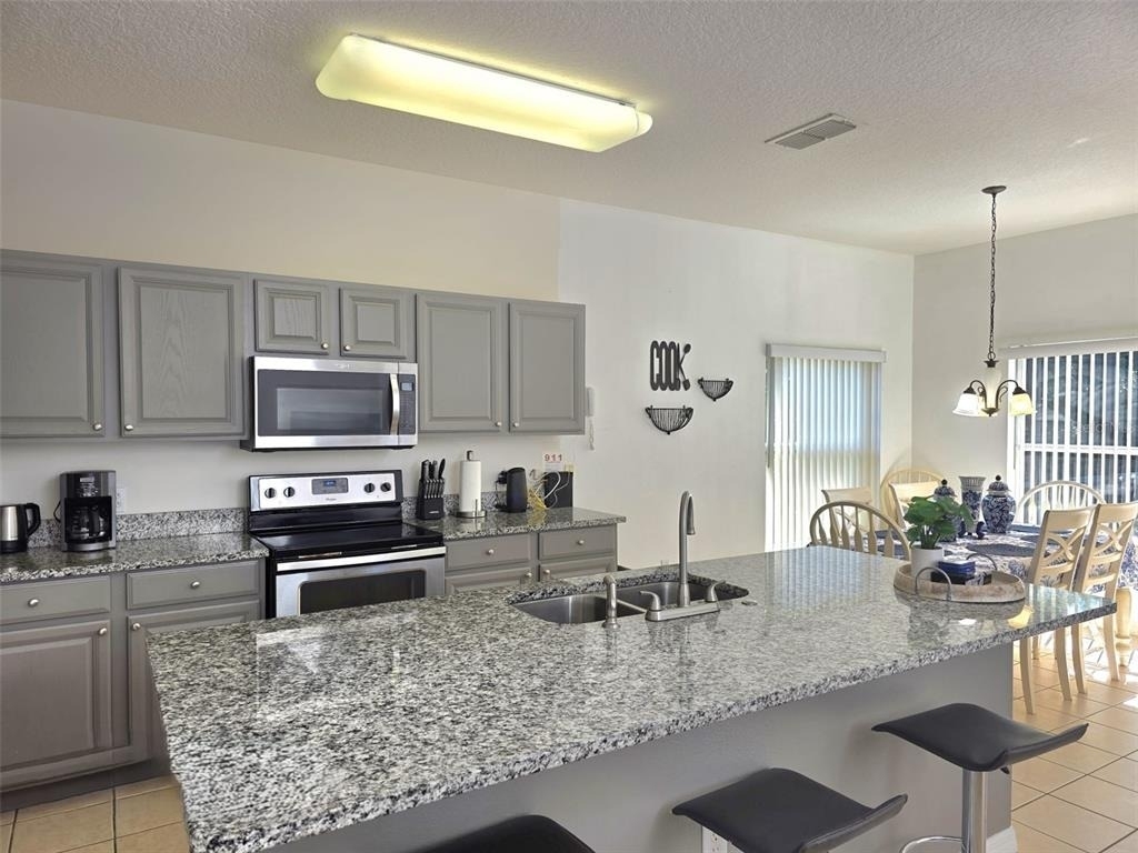 1027 Balmoral Drive - Photo 3