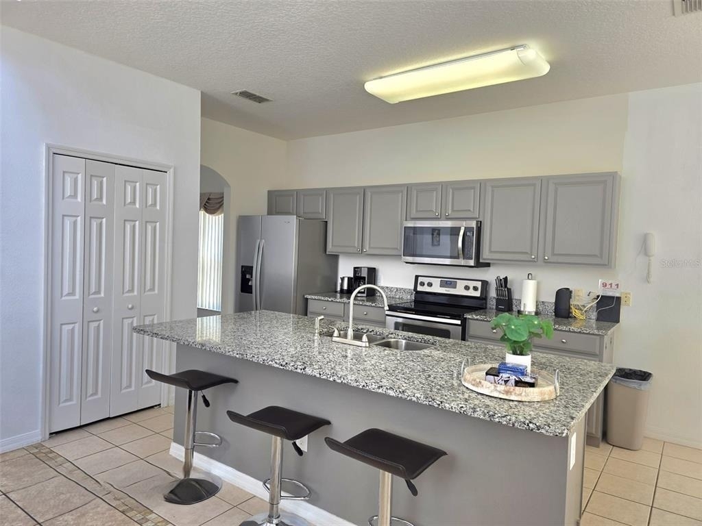 1027 Balmoral Drive - Photo 2