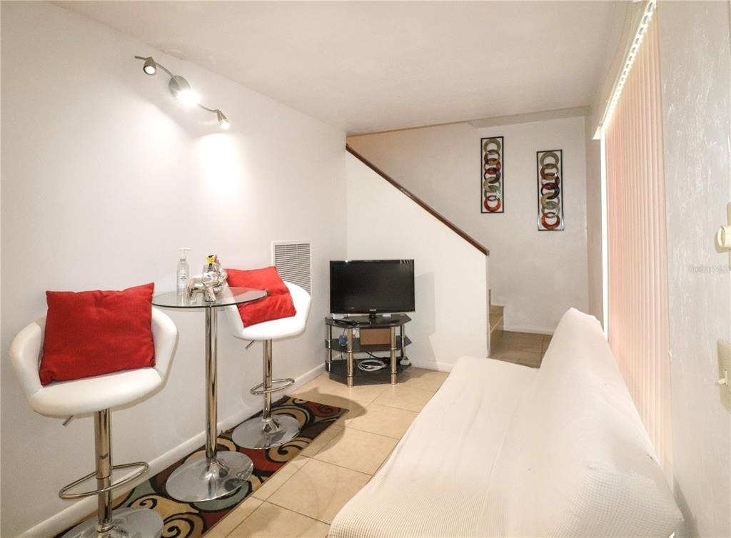 2300 Sw 43rd Street - Photo 4
