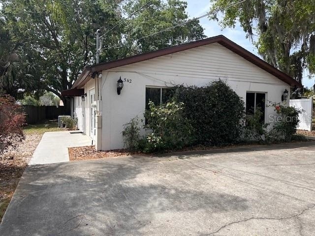 542 E Caroline Street - Photo 0
