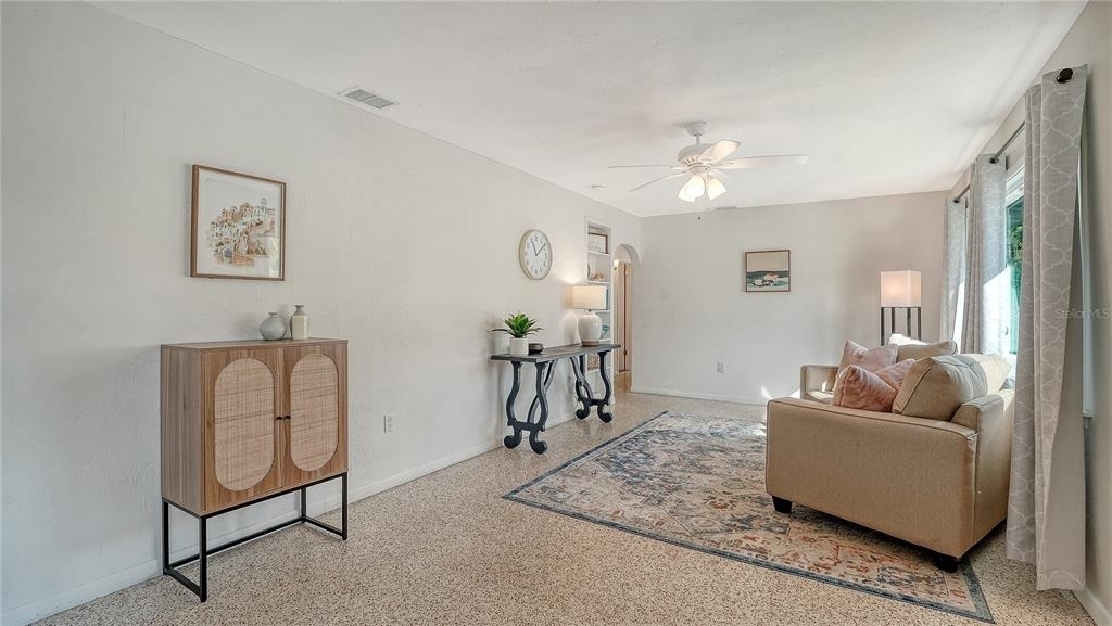 209 Briggs Court - Photo 2
