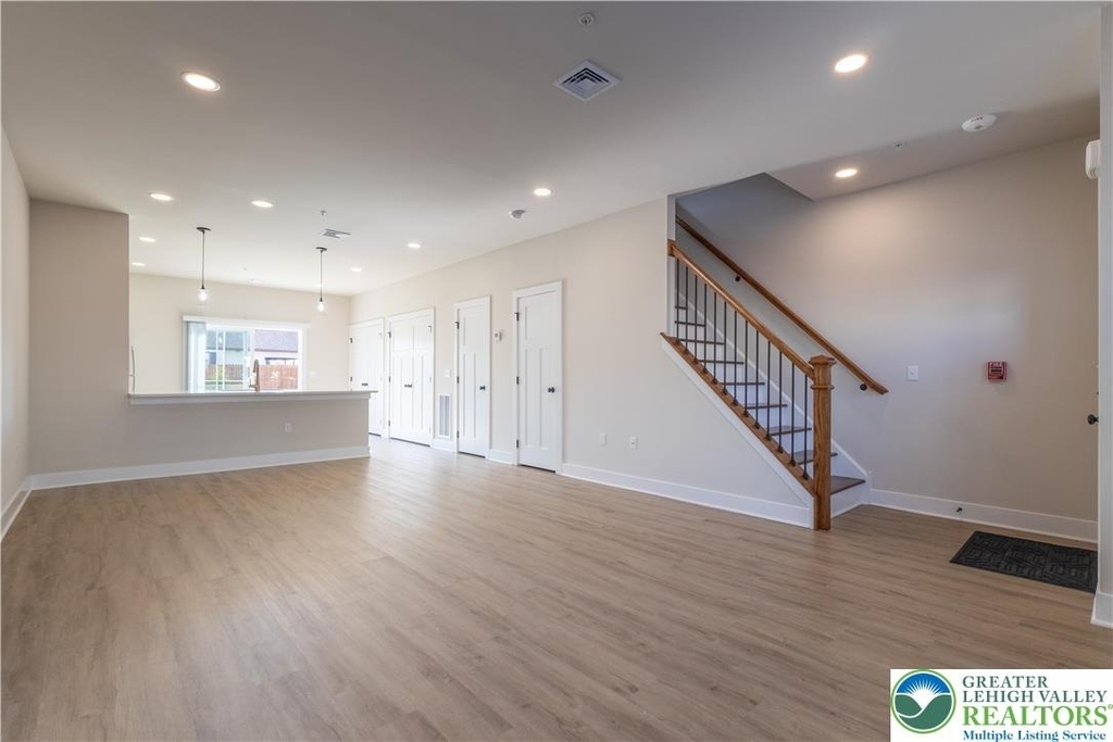 1411 Greenview Drive - Photo 4