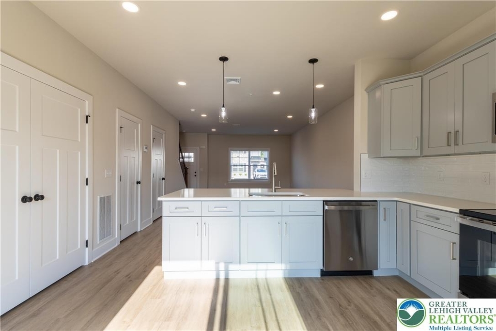 1411 Greenview Drive - Photo 9