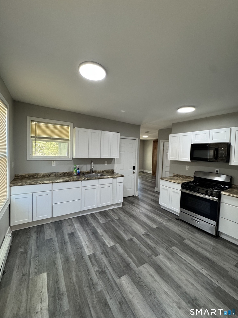 222 Hallock Avenue - Photo 1