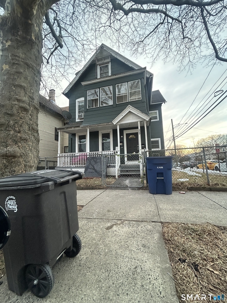 222 Hallock Avenue - Photo 0