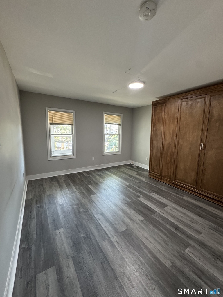 222 Hallock Avenue - Photo 7