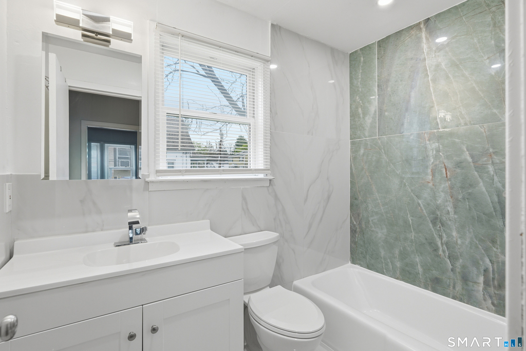 24 Hollow Wood Lane - Photo 8