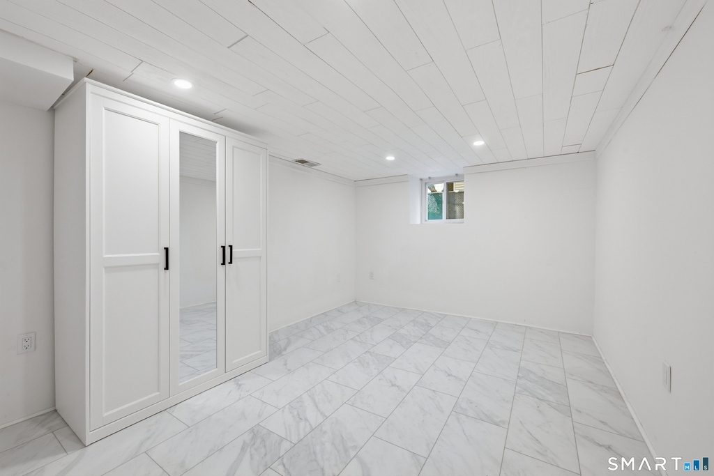 24 Hollow Wood Lane - Photo 11