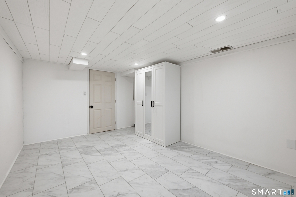 24 Hollow Wood Lane - Photo 12