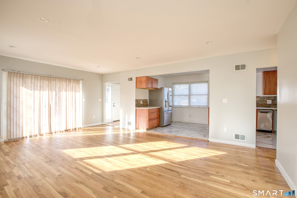 24 Hollow Wood Lane - Photo 3