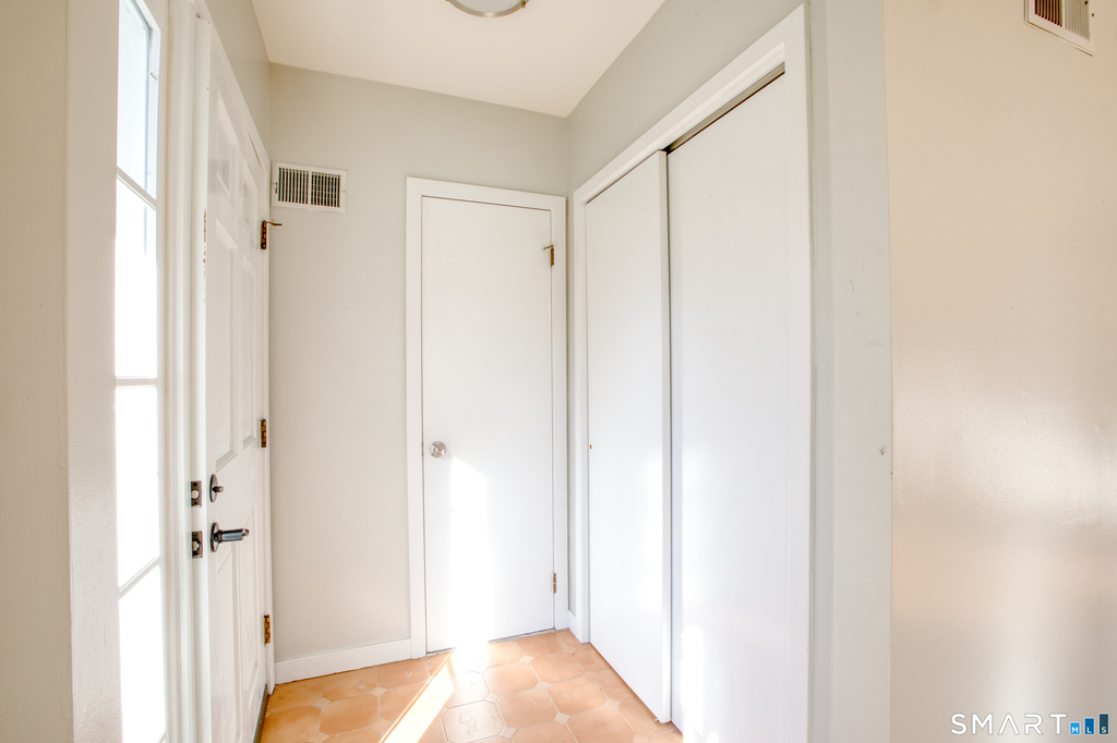24 Hollow Wood Lane - Photo 2