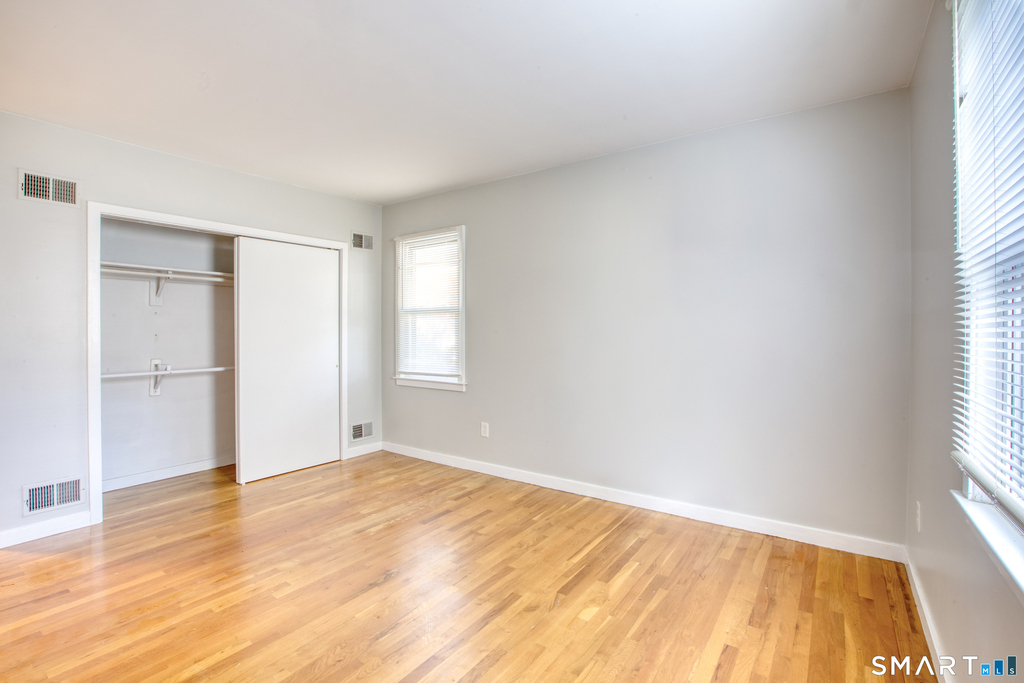 24 Hollow Wood Lane - Photo 9