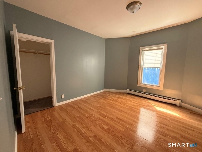 715 Noble Avenue - Photo 2