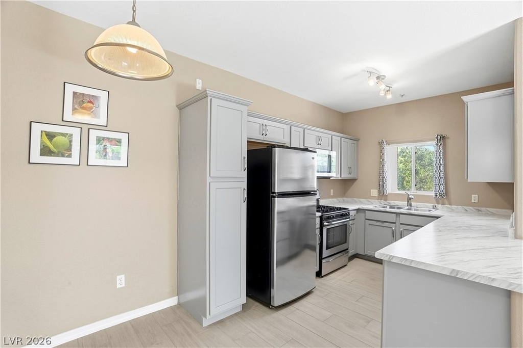 2291 W Horizon Ridge Parkway - Photo 5