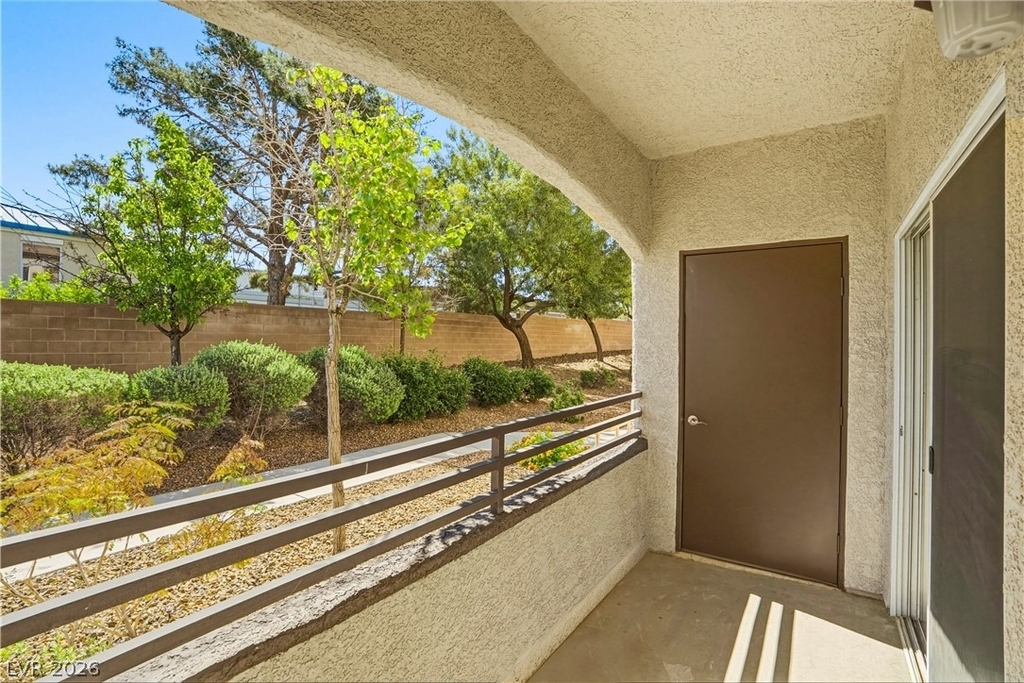 2291 W Horizon Ridge Parkway - Photo 17