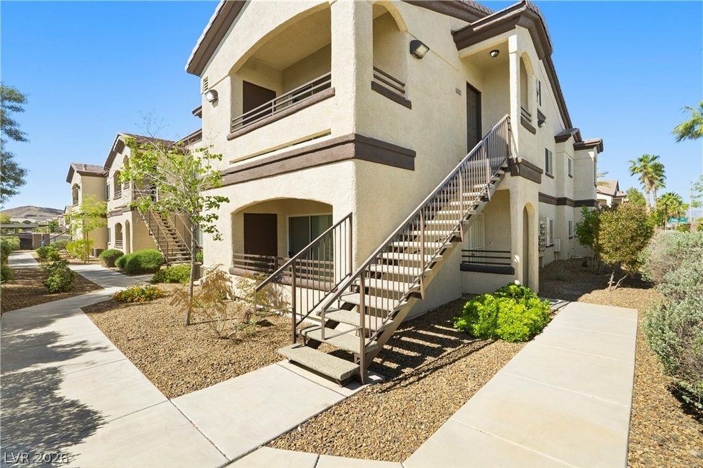 2291 W Horizon Ridge Parkway - Photo 18