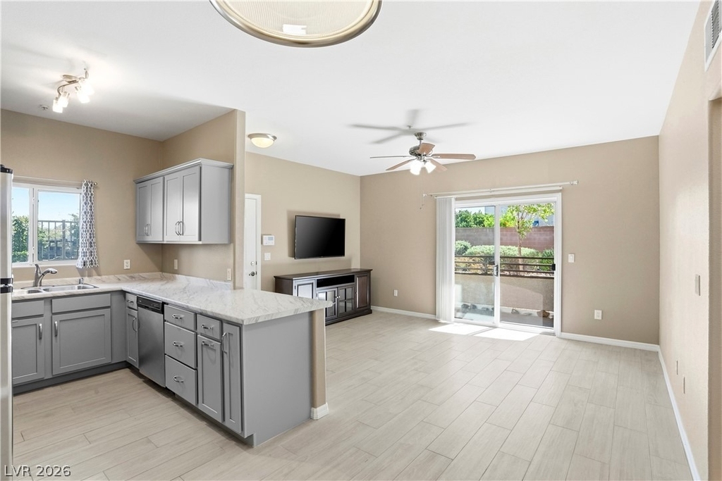 2291 W Horizon Ridge Parkway - Photo 4