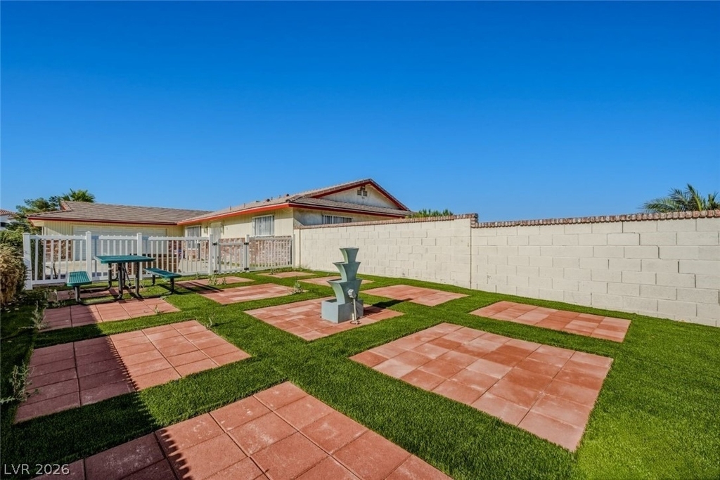 6760 W Oakey Boulevard - Photo 3