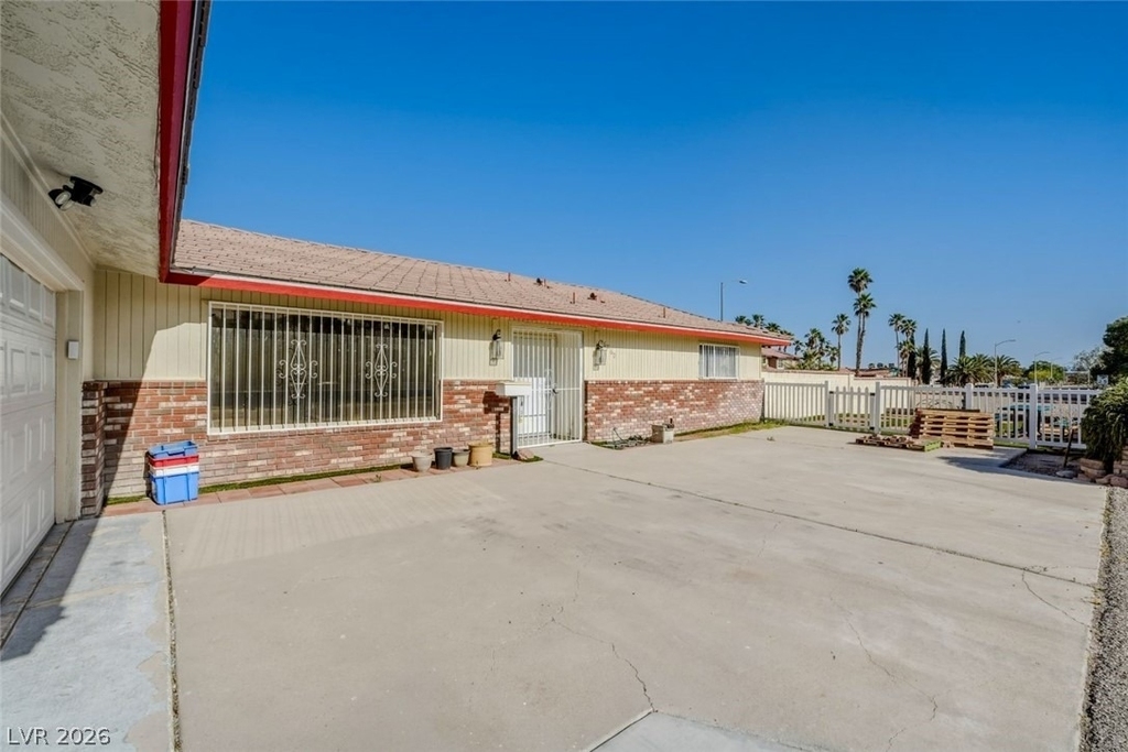 6760 W Oakey Boulevard - Photo 1