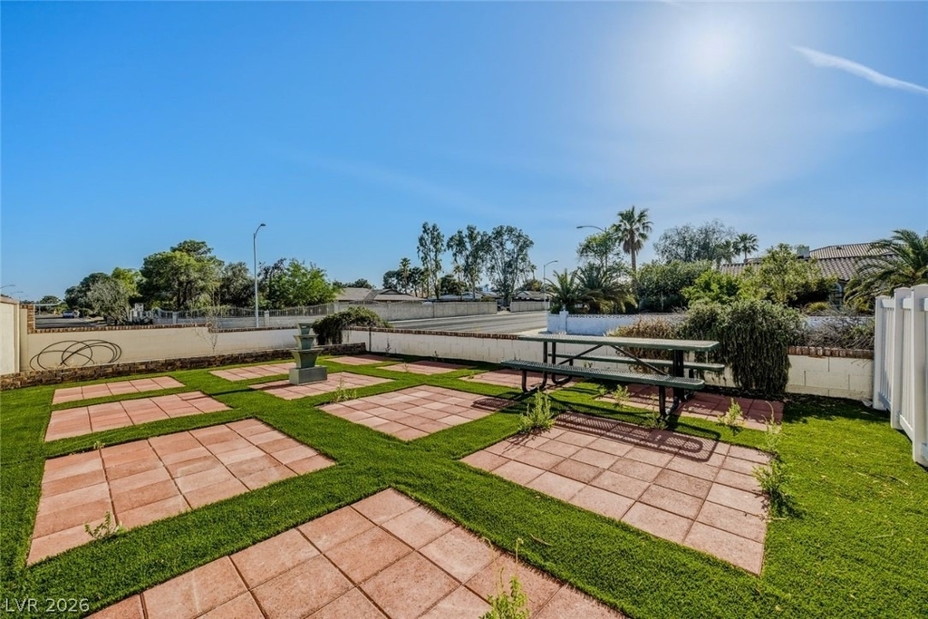 6760 W Oakey Boulevard - Photo 2