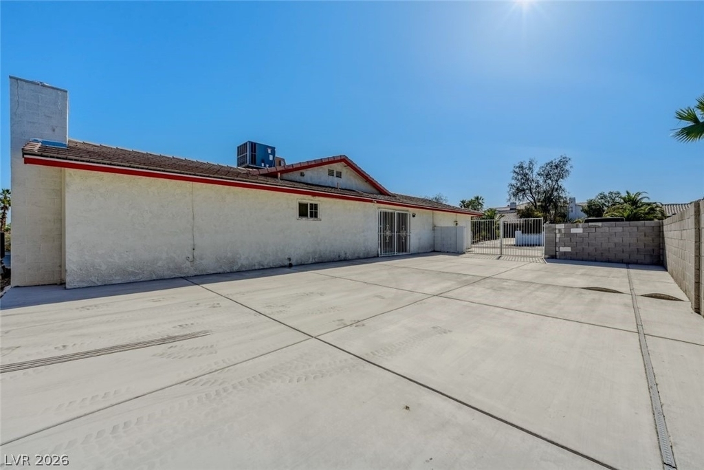 6760 W Oakey Boulevard - Photo 38