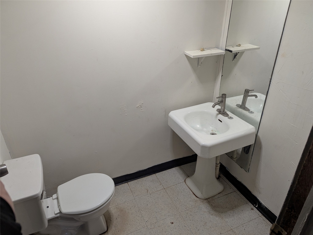 2911 Watson Boulevard - Photo 4