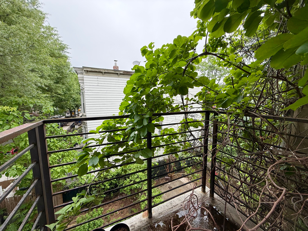 683 Chauncey St - Photo 11