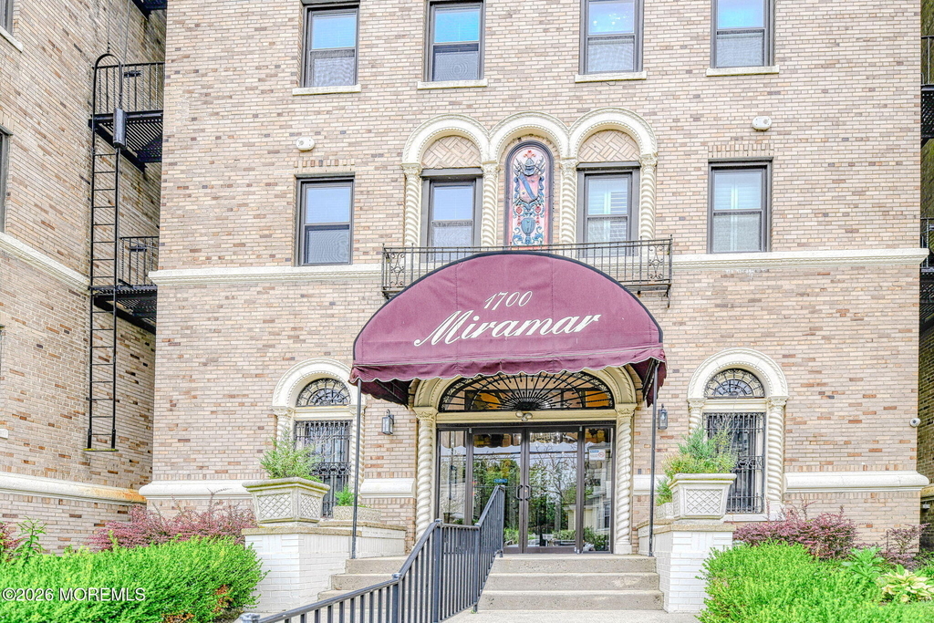 1700 Webb Street - Photo 1
