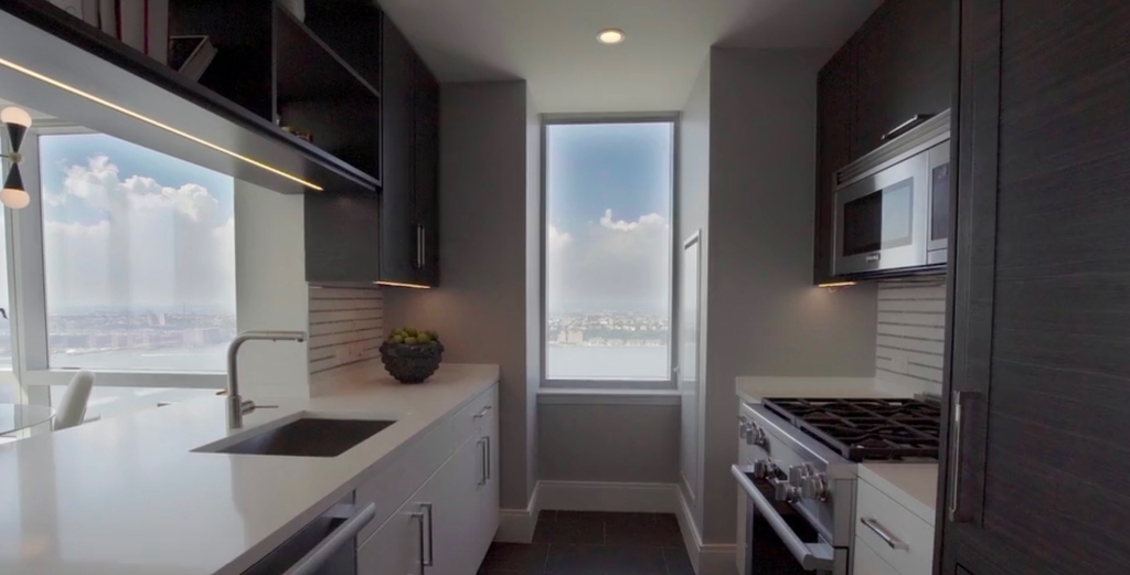 Tenth Avenue - Photo 15