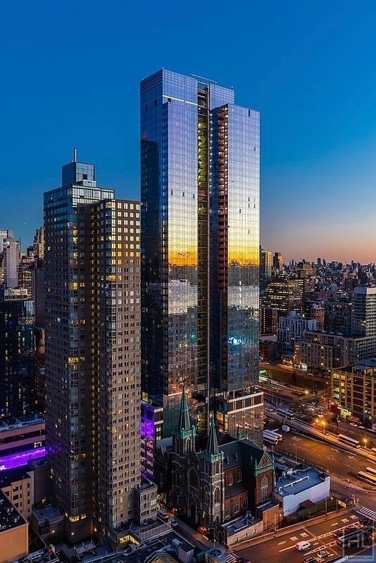 Tenth Avenue - Photo 10