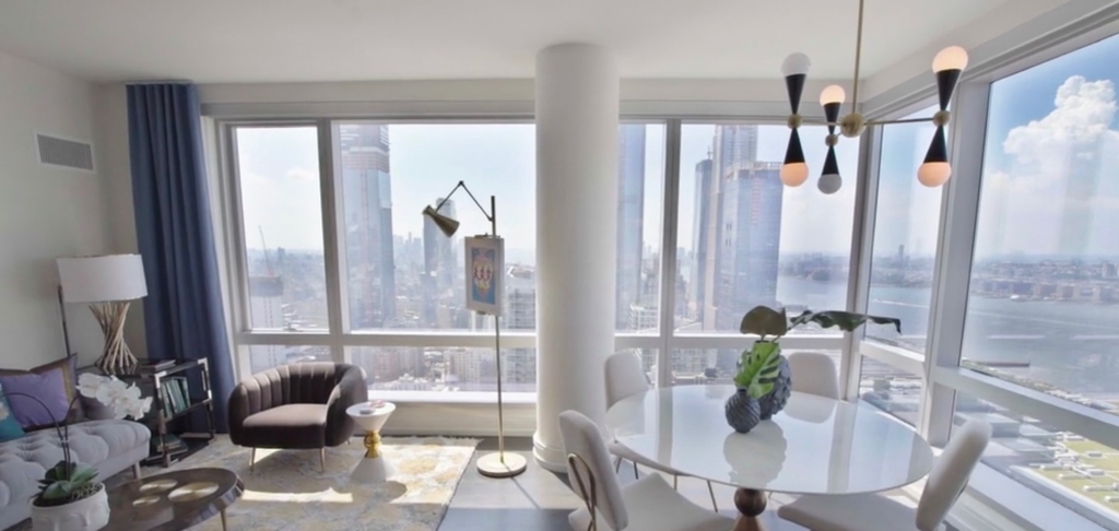 Tenth Avenue - Photo 2