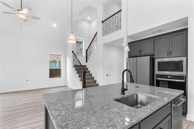 2410 Thavie Street - Photo 32