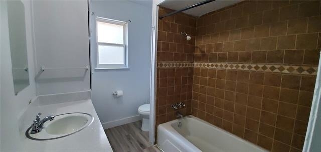 2404 Louise Street - Photo 8