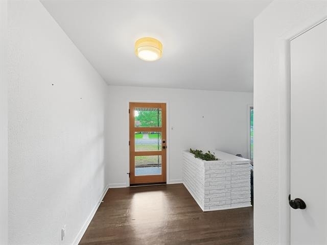2137 Lenamon Street - Photo 2