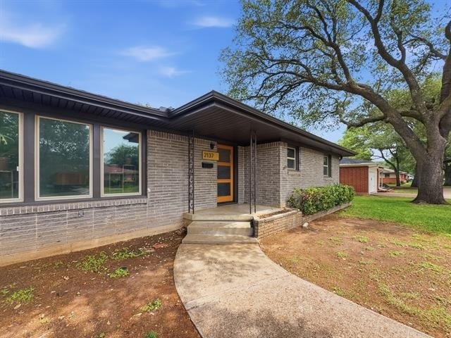 2137 Lenamon Street - Photo 0