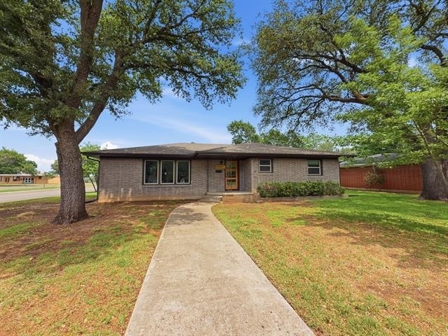 2137 Lenamon Street - Photo 1