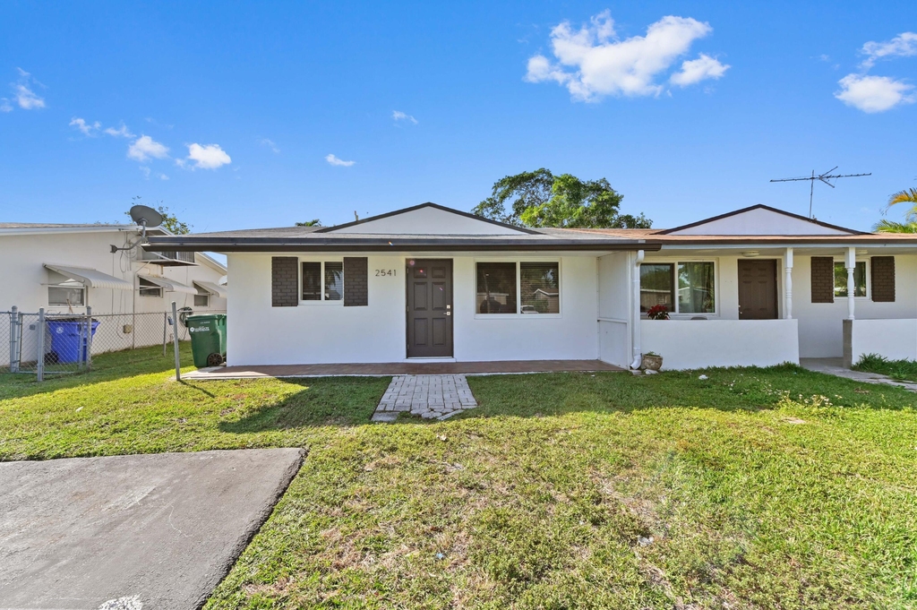 2541 Nw 64th Terrace - Photo 0