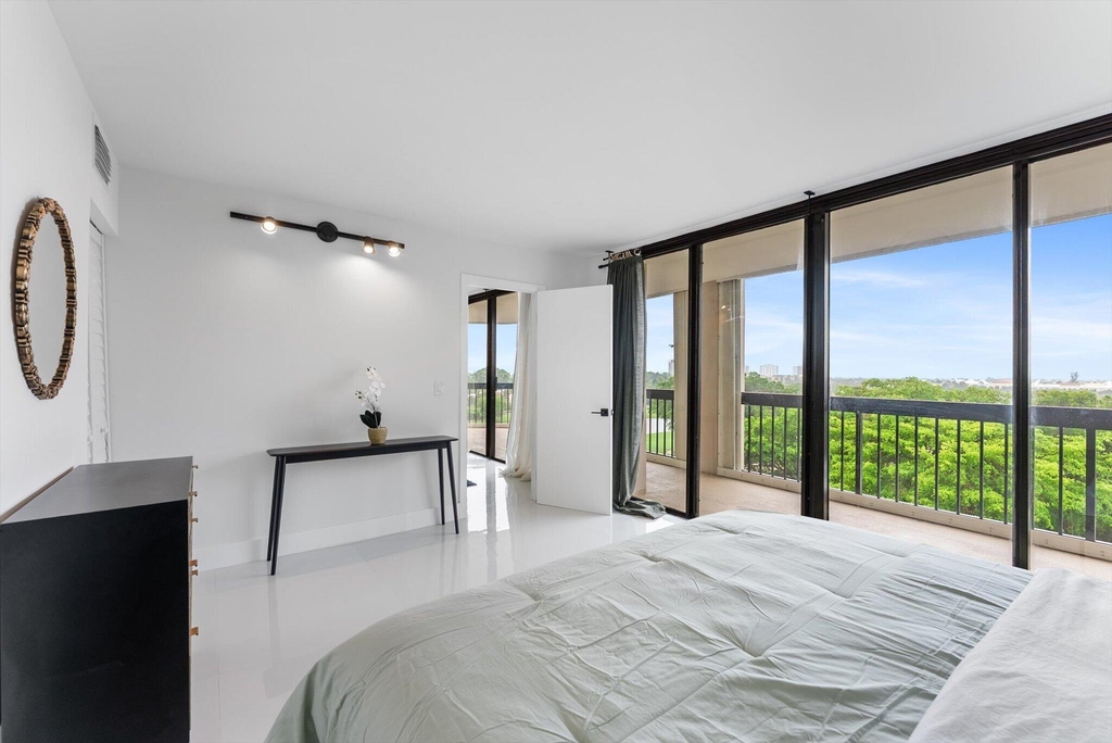 2425 Presidential Way - Photo 12