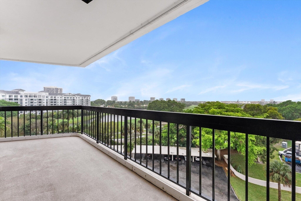 2425 Presidential Way - Photo 22
